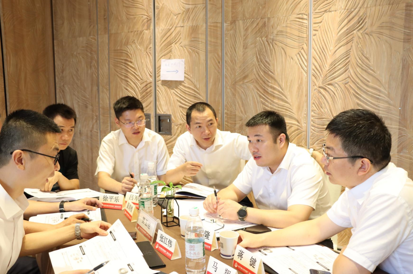 2021年6月25日-26日，二建组织开展了2021年中高层主管执行力培训。本次培训特邀清华、北大、上海交大总裁班讲师，中国企业家协会特聘高级讲师许晋老师进行授课。