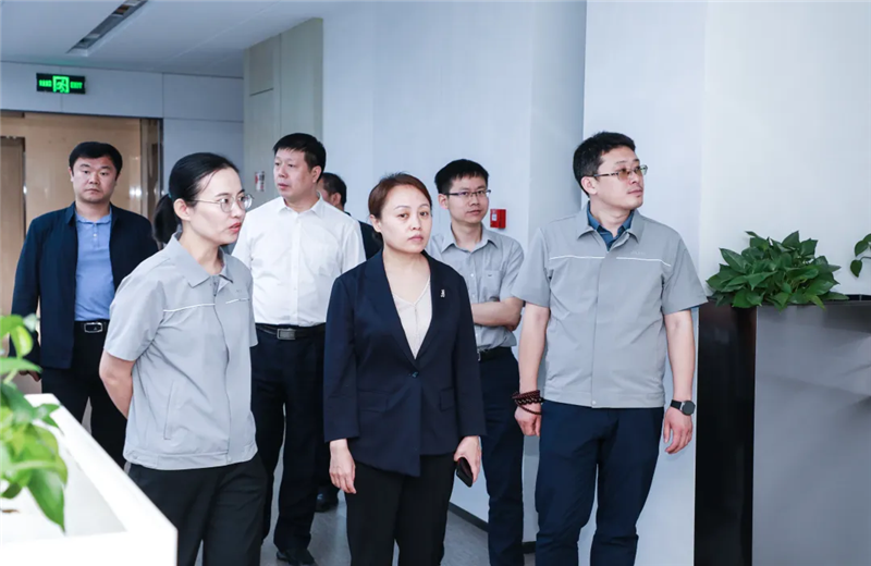 2023年5月15日，河北建材职业技术学院党委书记张明莉一行到北京集团进行校企合作交流。