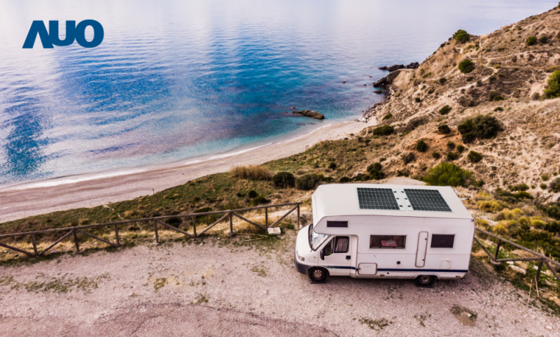 「可撓輕量化太陽光電板SunCurva」使用輕量特殊耐候型複合板取代傳統太陽能板的玻璃前板，不僅降低70%重量，每米平方僅3Kg；具有抗衝擊性能及通過電磁相容性測試，可應用於交通運輸工具，如露營車、遊艇等